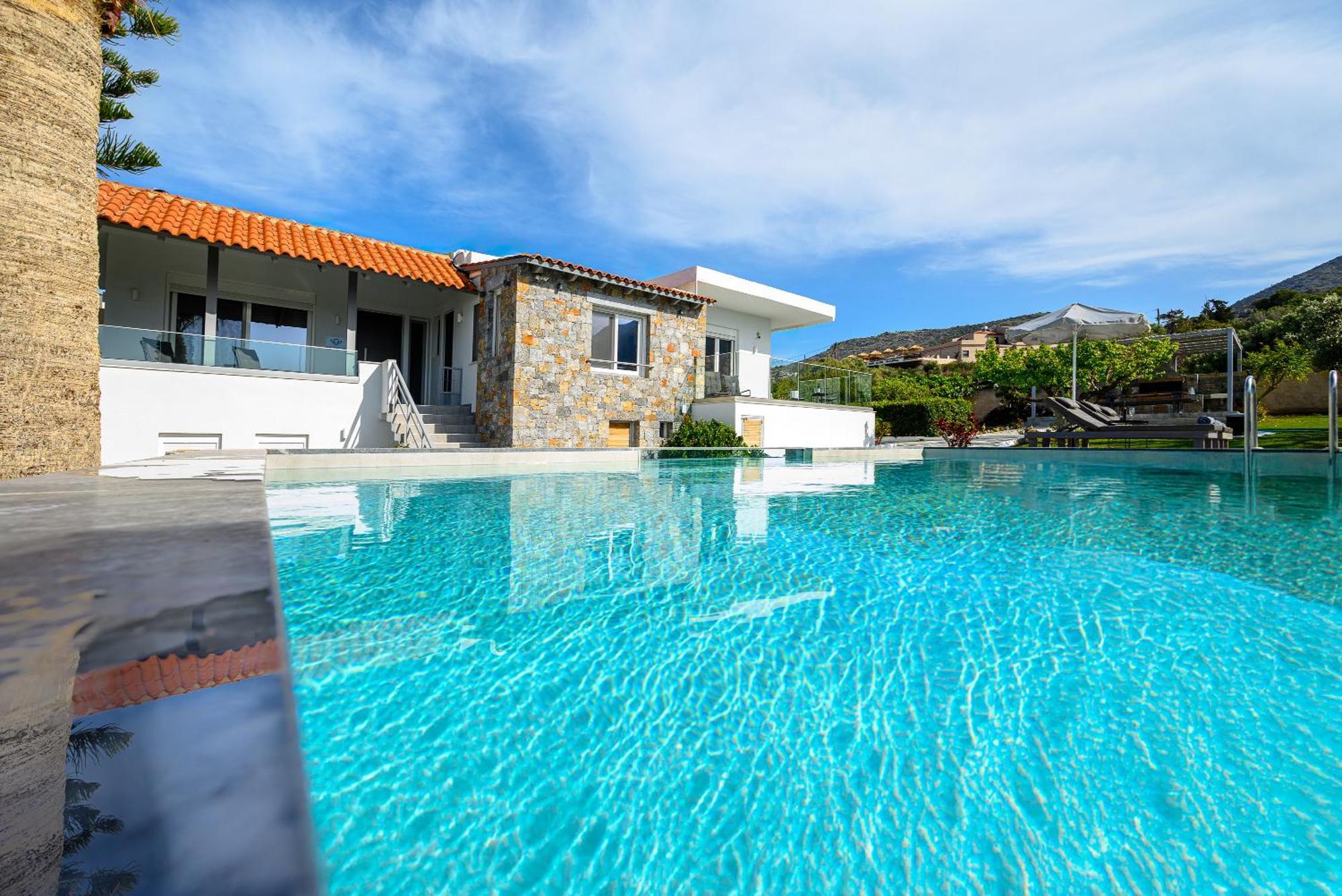 Queen'S Gem Luxury Villa - Heated Jacuzzi & Pool 赫索尼索斯 外观 照片